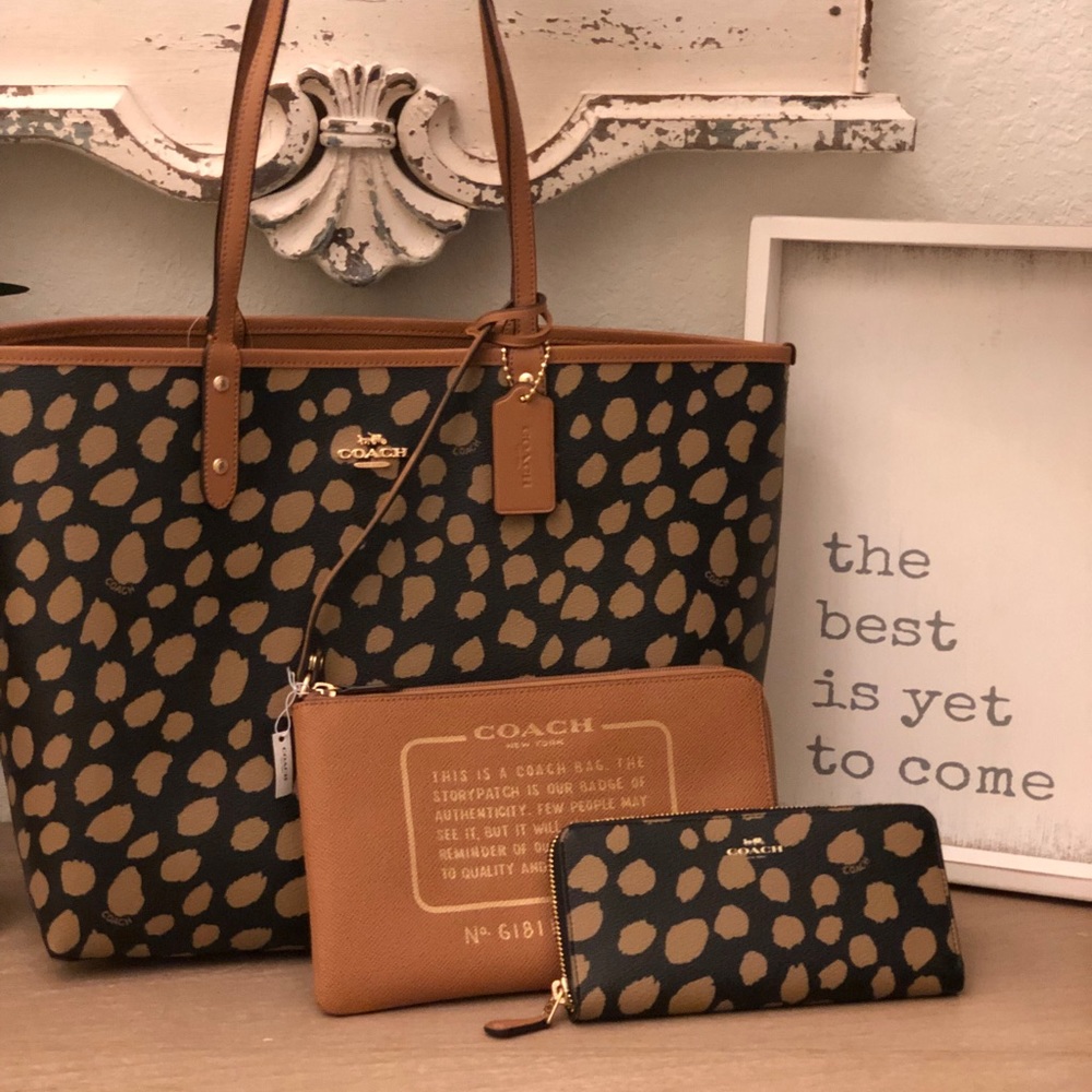 NWT 👜 AUTHENTIC COACH Tote! WITH WALLET 🥰